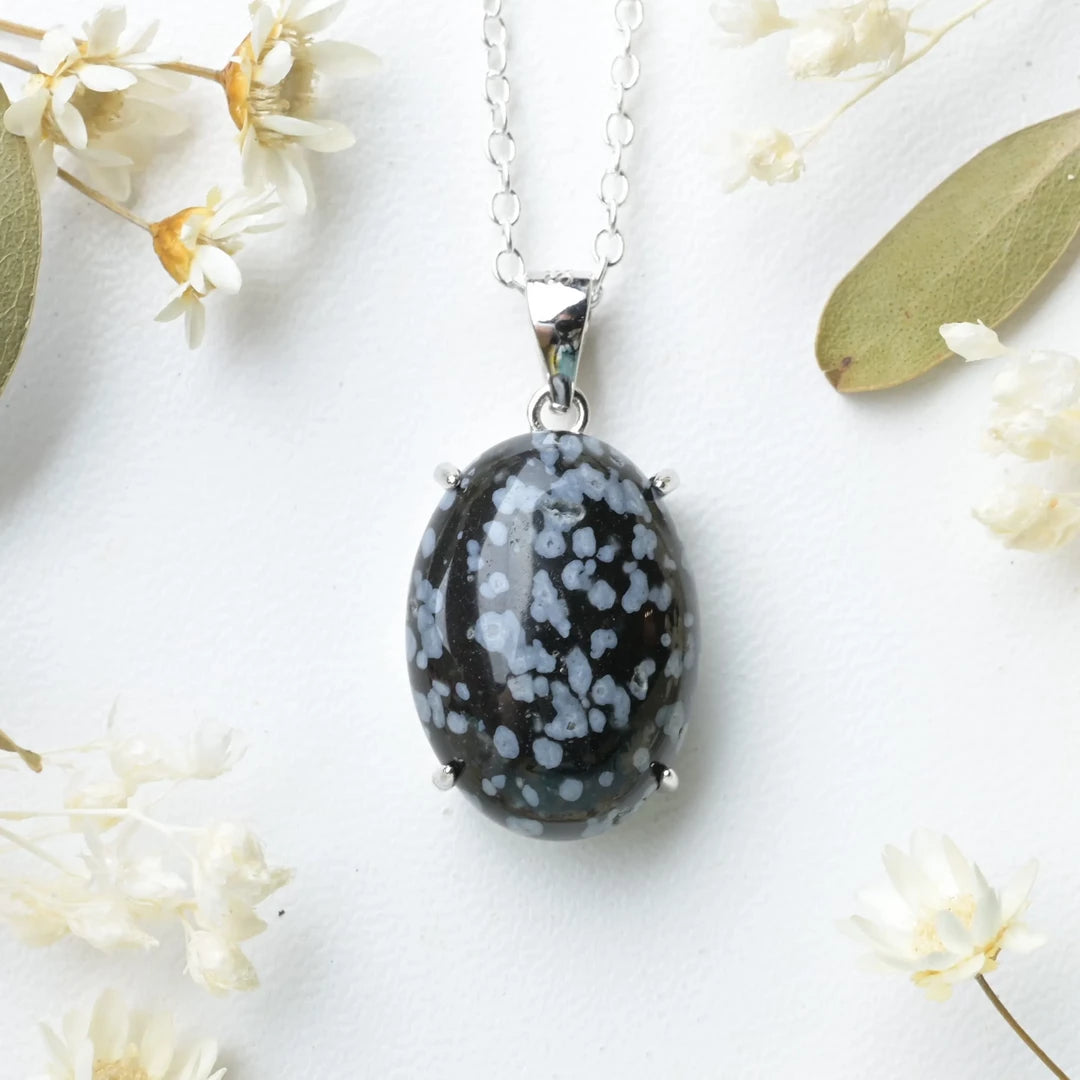 Pendentif oval Obsidienne Neige – Sérénité et Protection