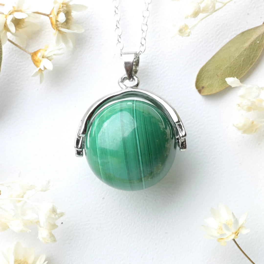 Pendentif main Malachite – Transformation et Protection Énergétique