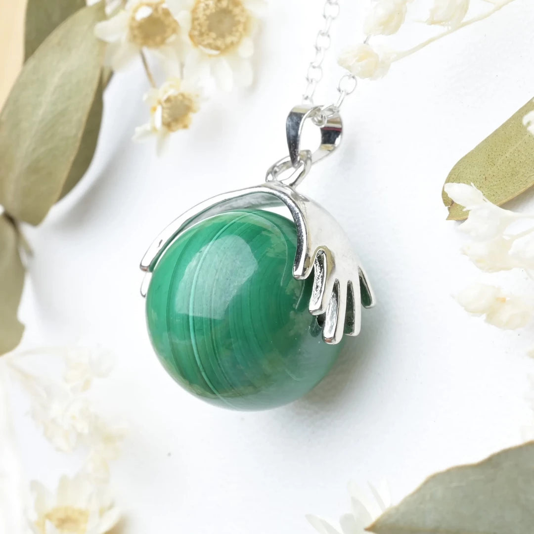 Pendentif main Malachite – Transformation et Protection Énergétique