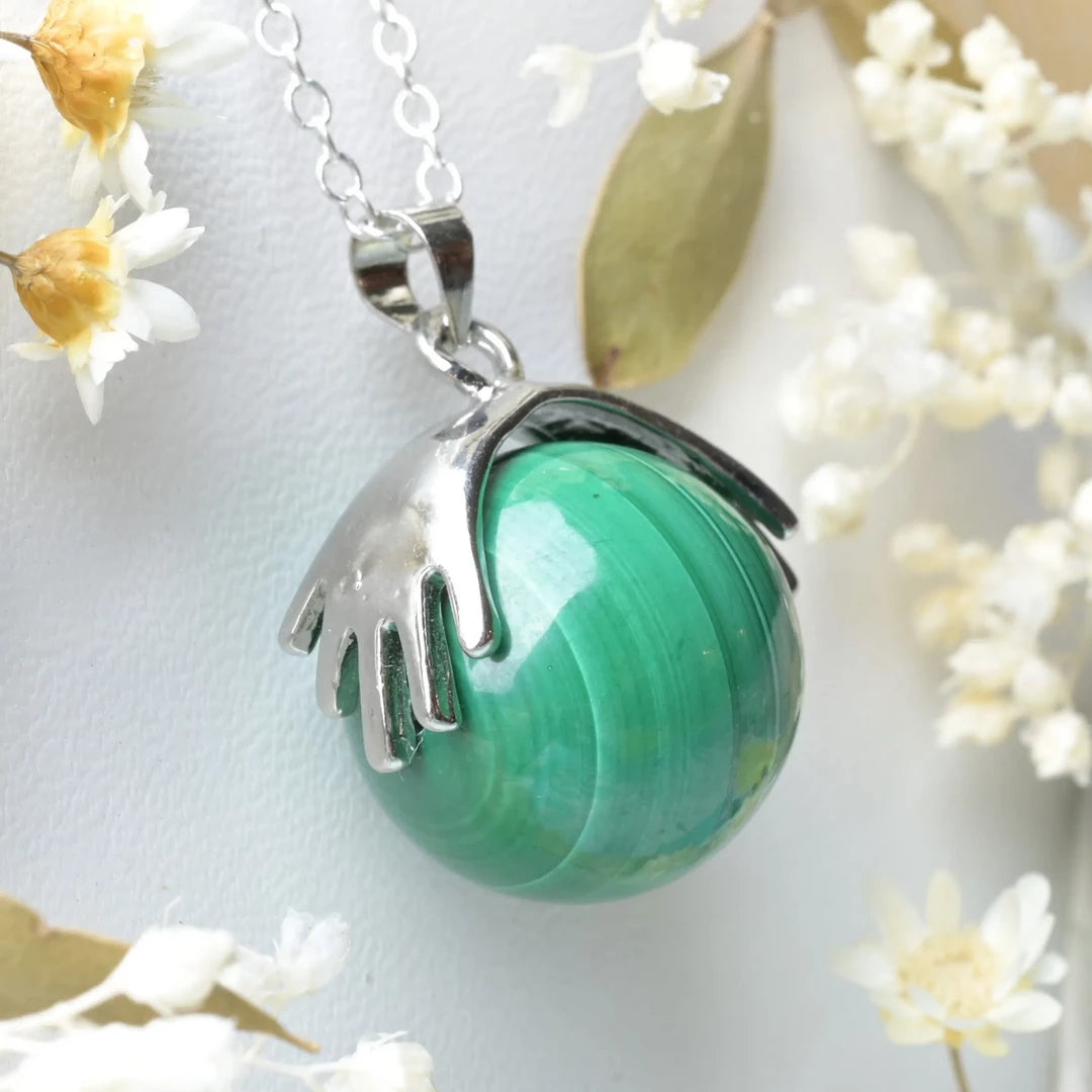 Pendentif main Malachite – Transformation et Protection Énergétique
