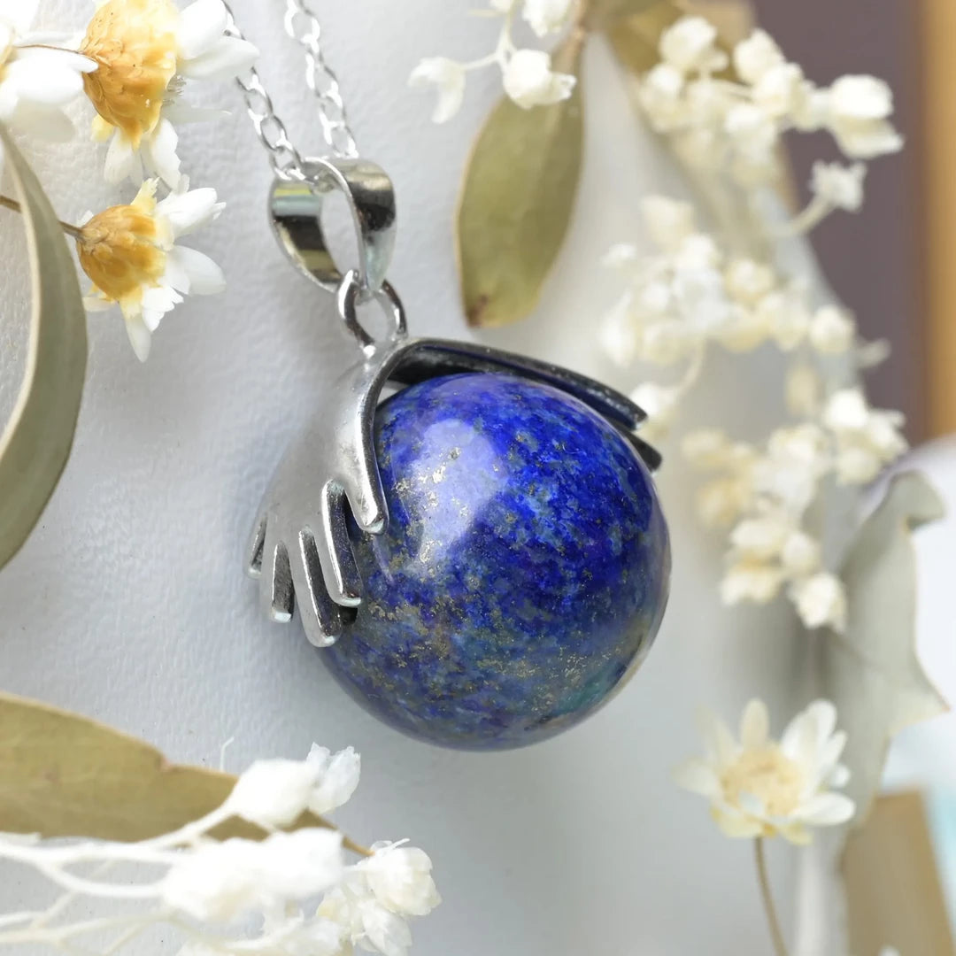 Pendentif main Lapis lazuli – Sagesse et Clarté Mentale