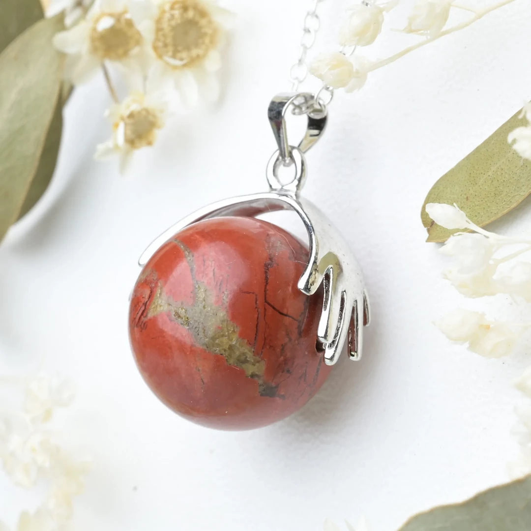 Pendentif main Jaspe Rouge – Force, Passion et Vitalité