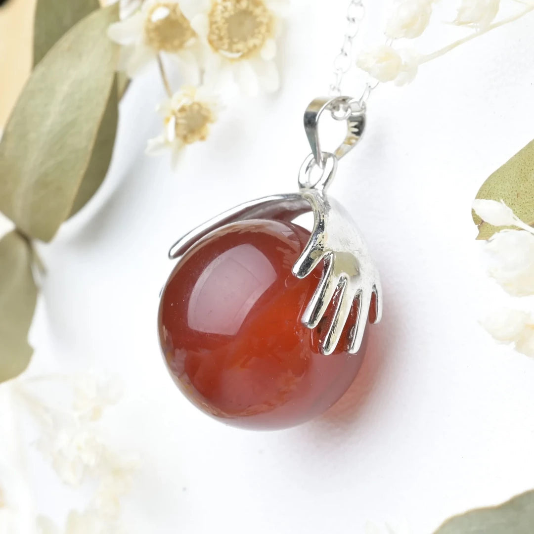 Pendentif main Cornaline – Vitalité et Créativité