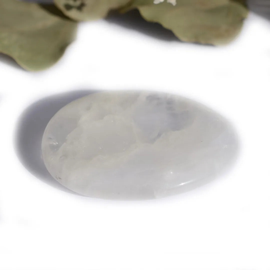 Galet Anti-Stress Cristal de roche – Clarté, Guérison et Énergie Positive