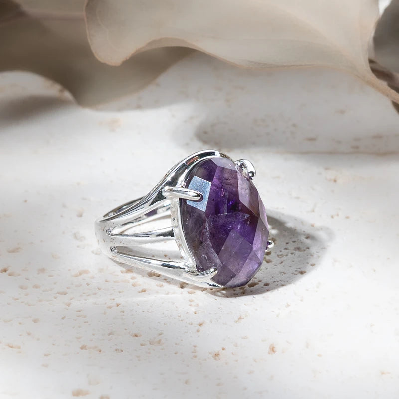 Bague facettes ovale en Améthyste – Sérénité et Protection Spirituelle