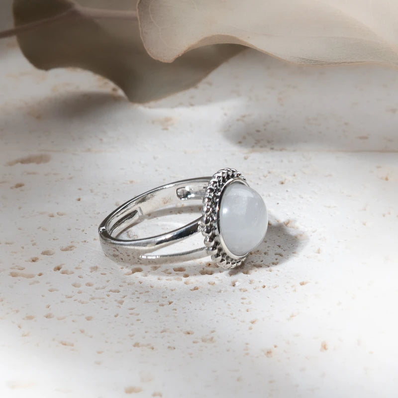 Bague ronde fleur Cristal de roche – Clarté, Guérison et Énergie Positive