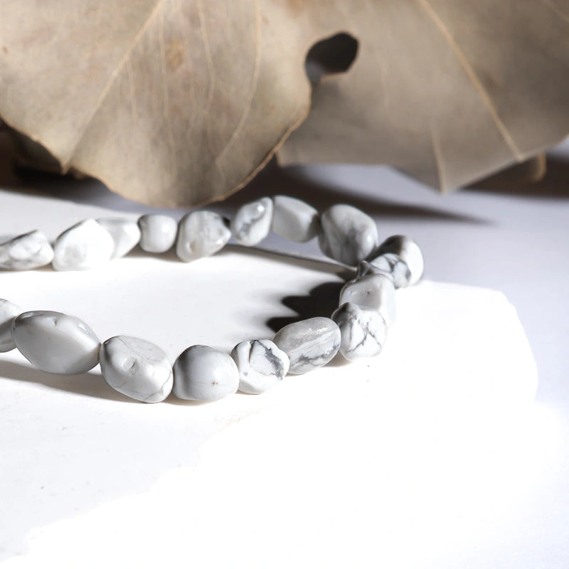 Bracelet roulé Howlite – Paix Intérieure et Clarté Mentale