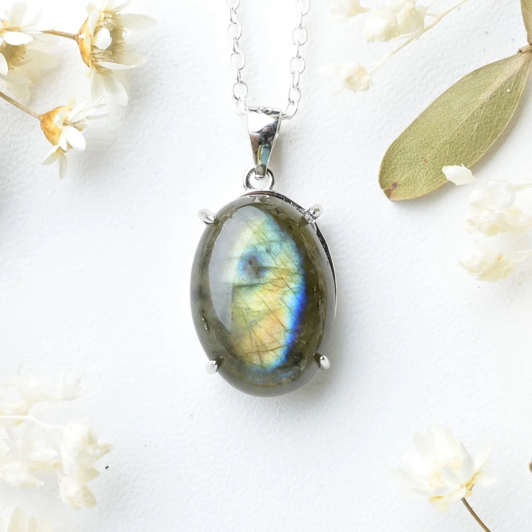 Pendentif oval Labradorite – Protection et Transformation