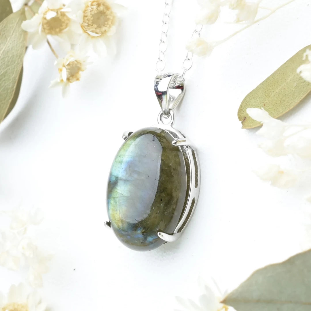 Pendentif oval Labradorite – Protection et Transformation