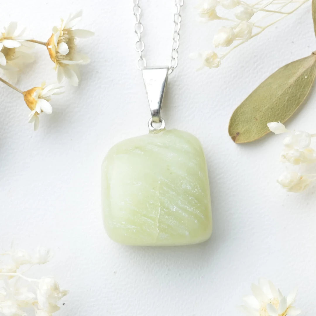 Pendentif roulé Jade – Sagesse, Prospérité et Équilibre