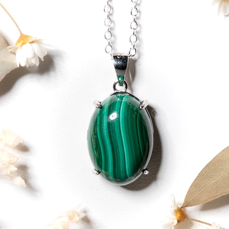 Pendentif oval Malachite – Transformation et Protection Énergétique