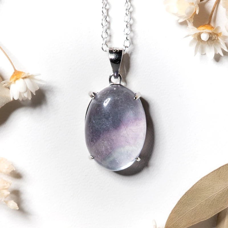 Pendentif oval Fluorine – Harmonie et Équilibre Spirituel