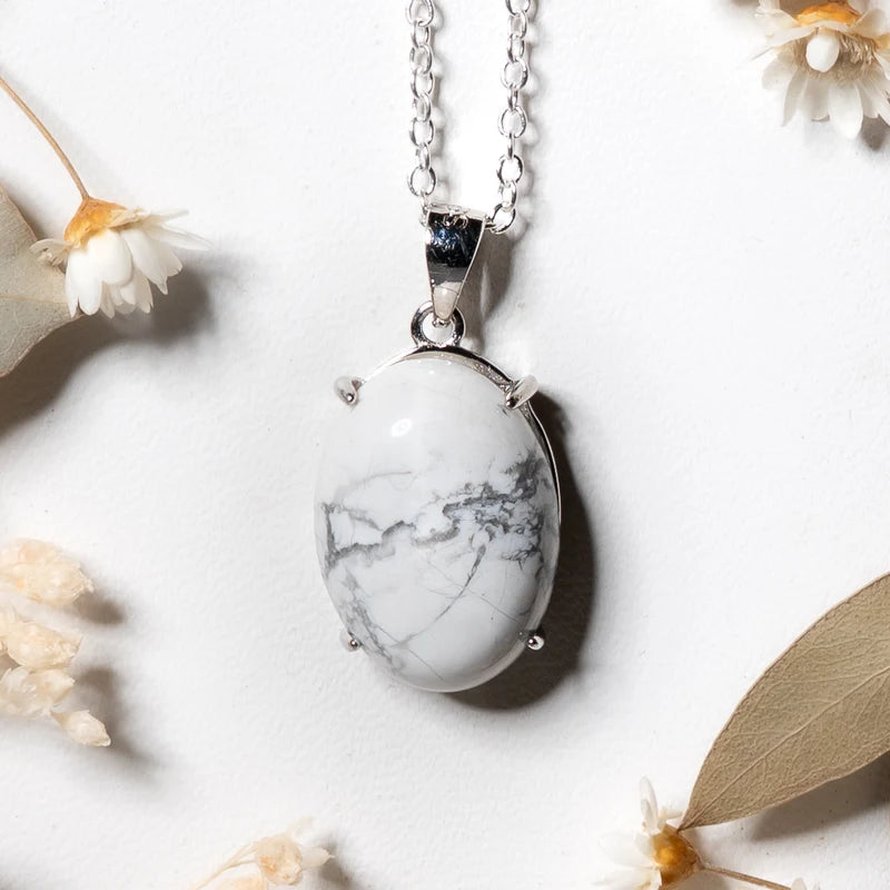 Pendentif oval Howlite – Paix Intérieure et Clarté Mentale