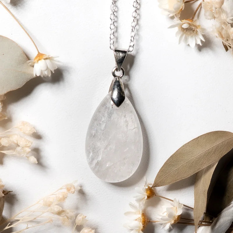 Pendentif goutte Cristal de roche – Clarté, Guérison et Énergie Positive