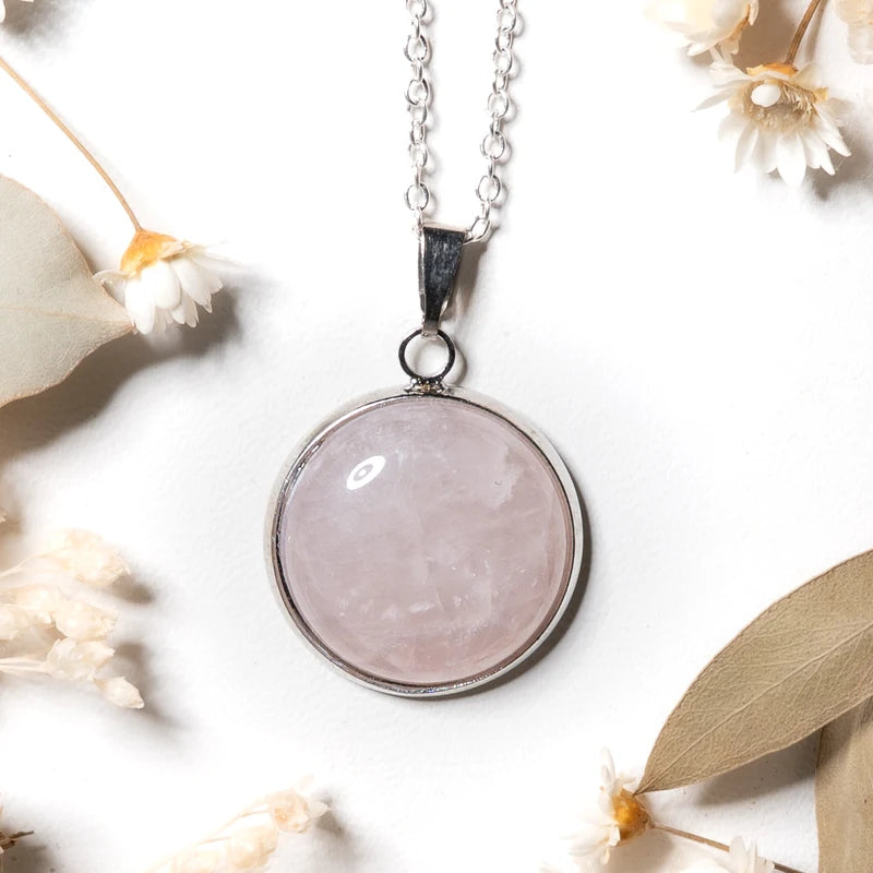 Pendentif rond Quartz Rose – Amour et Guérison Émotionnelle