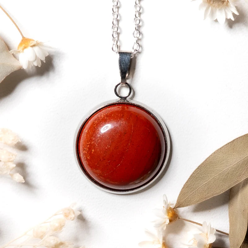 Pendentif rond Jaspe Rouge – Force, Passion et Vitalité