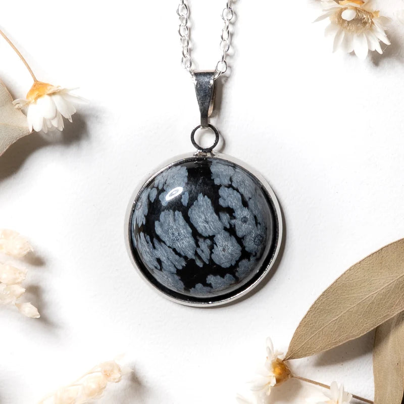 Pendentif rond Obsidienne Neige – Sérénité et Protection