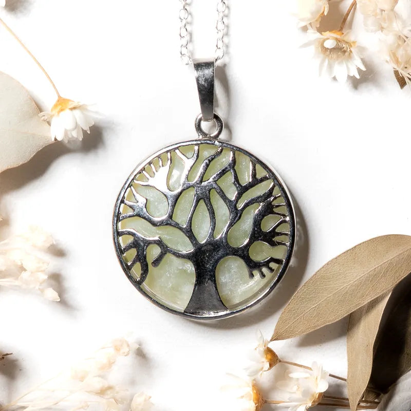 Pendentif arbre de vie argenté Jade – Sagesse, Prospérité et Équilibre
