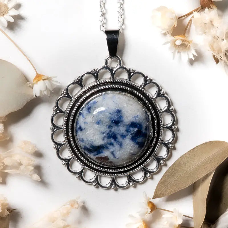Pendentif fleur Sodalite – Clarté Mentale et Sérénité