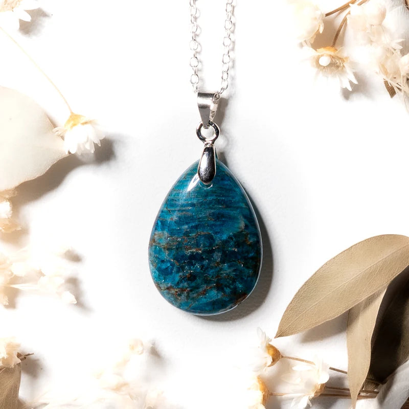 Pendentif goutte Apatite – Énergie, Motivation et Croissance Personnelle