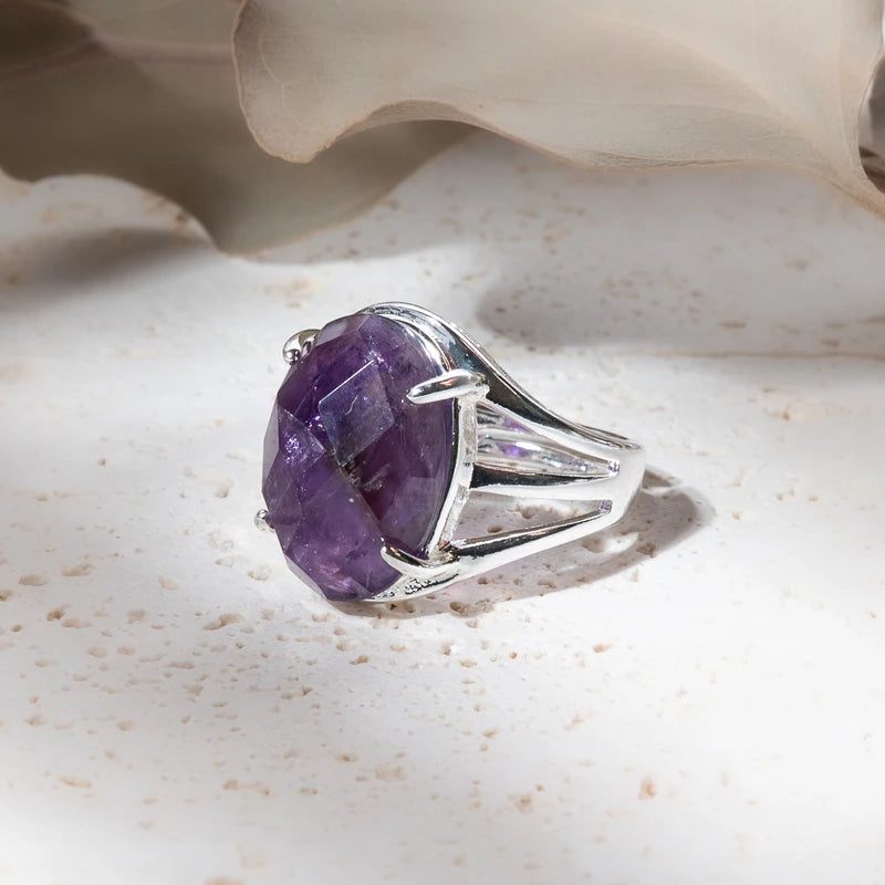 Bague facettes ovale en Améthyste – Sérénité et Protection Spirituelle
