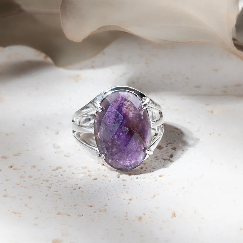 Bague facettes ovale en Améthyste – Sérénité et Protection Spirituelle