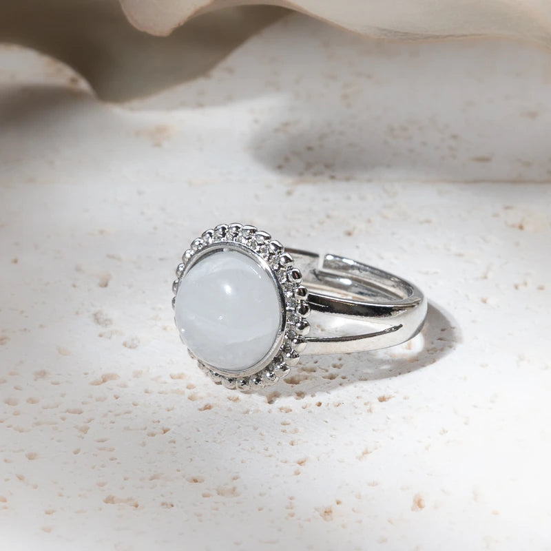 Bague ronde fleur Cristal de roche – Clarté, Guérison et Énergie Positive