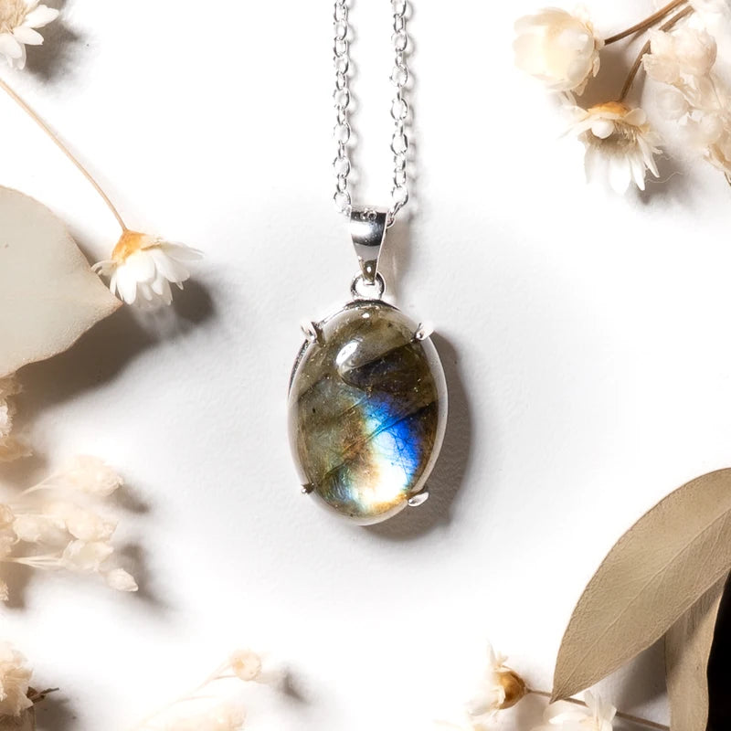 Pendentif oval Labradorite – Protection et Transformation