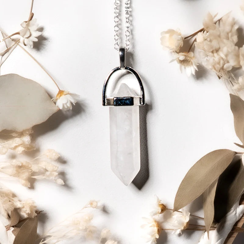 Pendentif pointe Cristal de roche – Clarté, Guérison et Énergie Positive