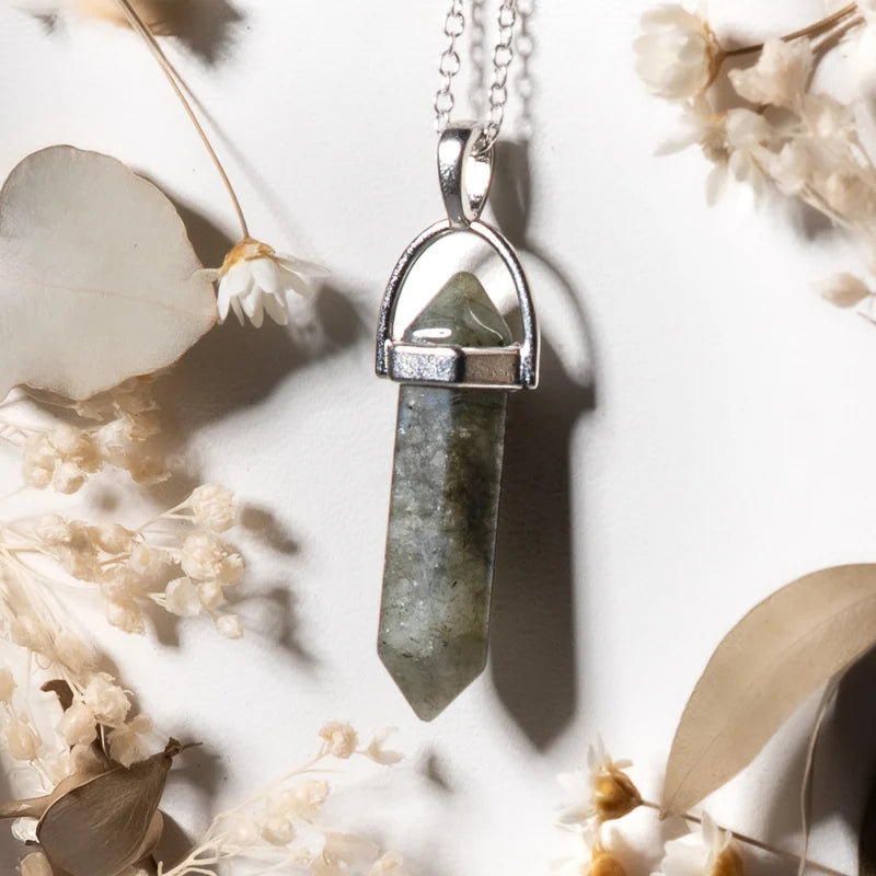 Pendentif pointe Labradorite – Protection et Transformation