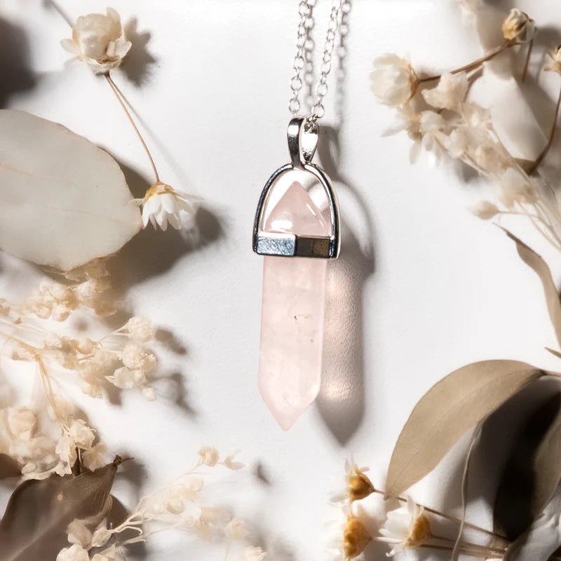 Pendentif pointe Quartz Rose – Amour et Guérison Émotionnelle