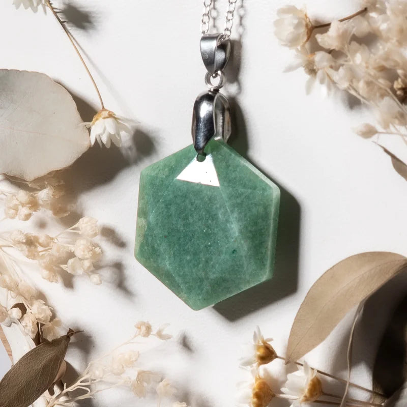 Pendentif hexagonal Aventurine – Prospérité et Équilibre Intérieur