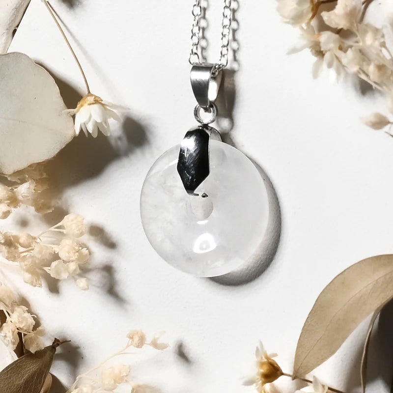 Pendentif donut Cristal de roche – Clarté, Guérison et Énergie Positive