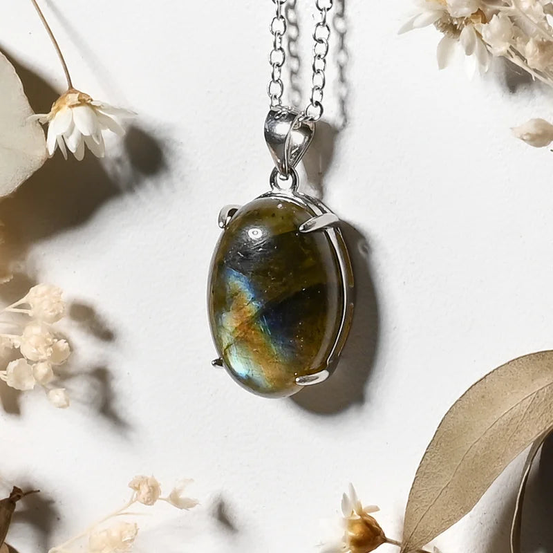 Pendentif oval Labradorite – Protection et Transformation