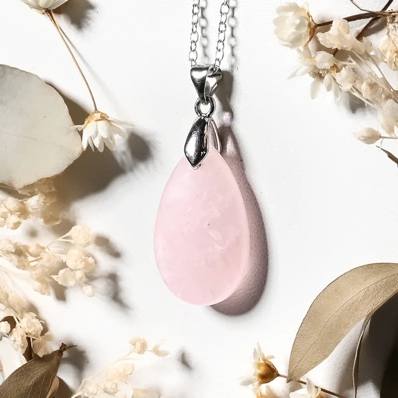 Pendentif goutte Quartz Rose – Amour et Guérison Émotionnelle