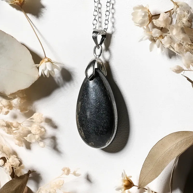 Pendentif goutte Hématite – Protection et Stabilité