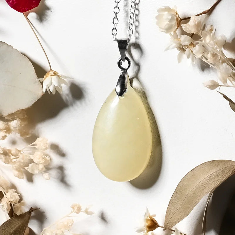 Pendentif goutte Jade – Sagesse, Prospérité et Équilibre