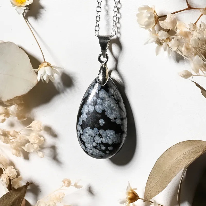 Pendentif goutte Obsidienne Neige – Sérénité et Protection