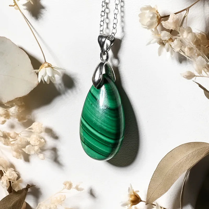 Pendentif goutte Malachite – Transformation et Protection Énergétique
