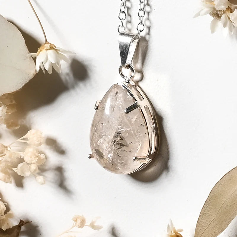 Pendentif goutte et argent 925 Cristal de roche – Clarté, Guérison et Énergie Positive