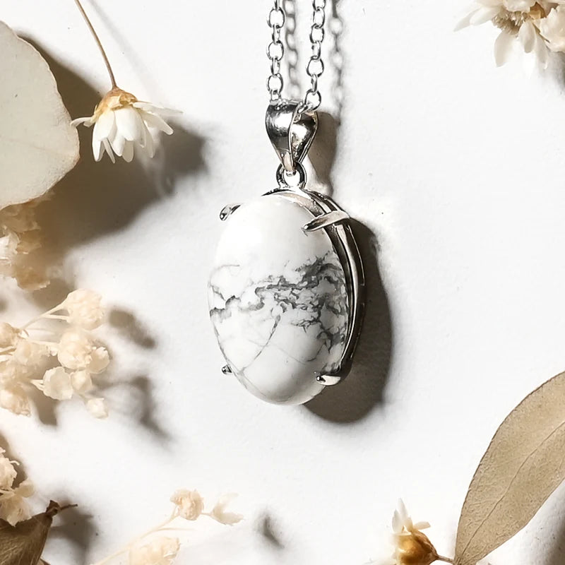 Pendentif oval Howlite – Paix Intérieure et Clarté Mentale