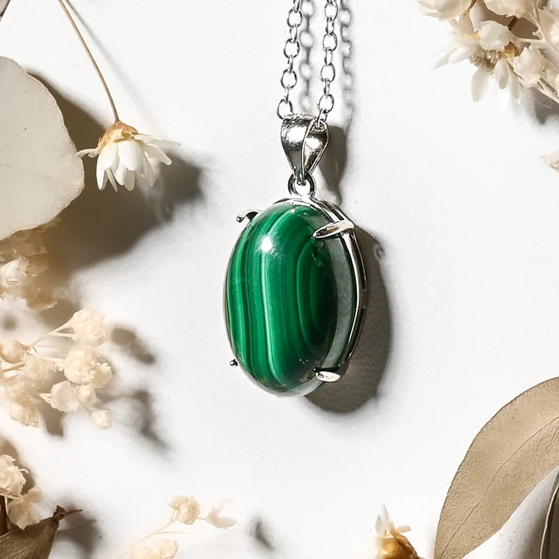 Pendentif oval Malachite – Transformation et Protection Énergétique