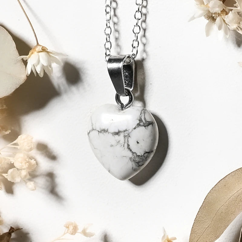 Pendentif coeur Howlite – Paix Intérieure et Clarté Mentale
