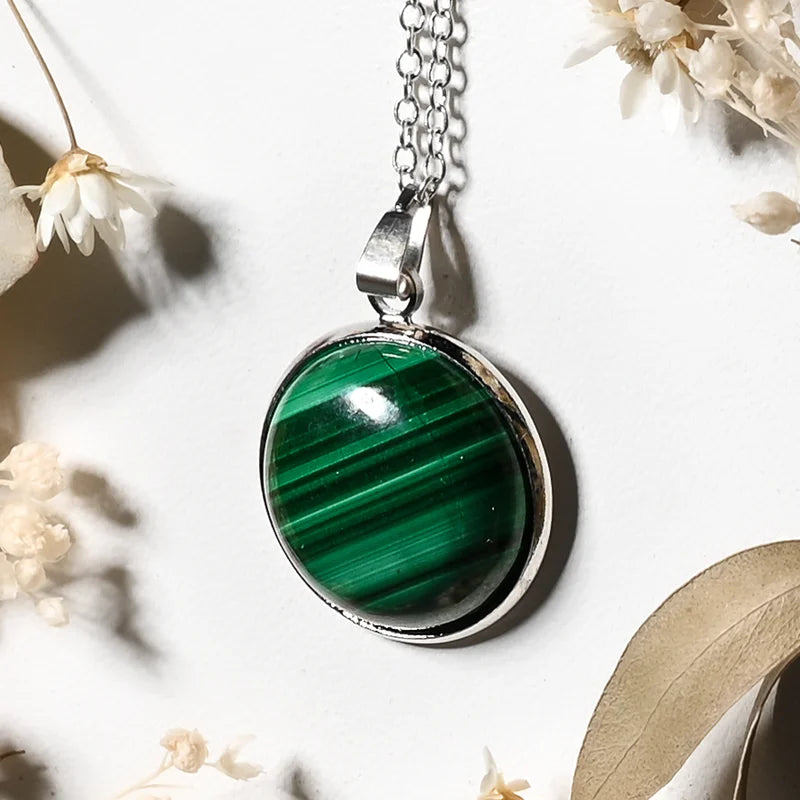 Pendentif rond Malachite – Transformation et Protection Énergétique
