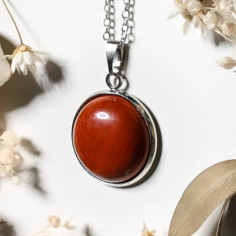 Pendentif rond Jaspe Rouge – Force, Passion et Vitalité