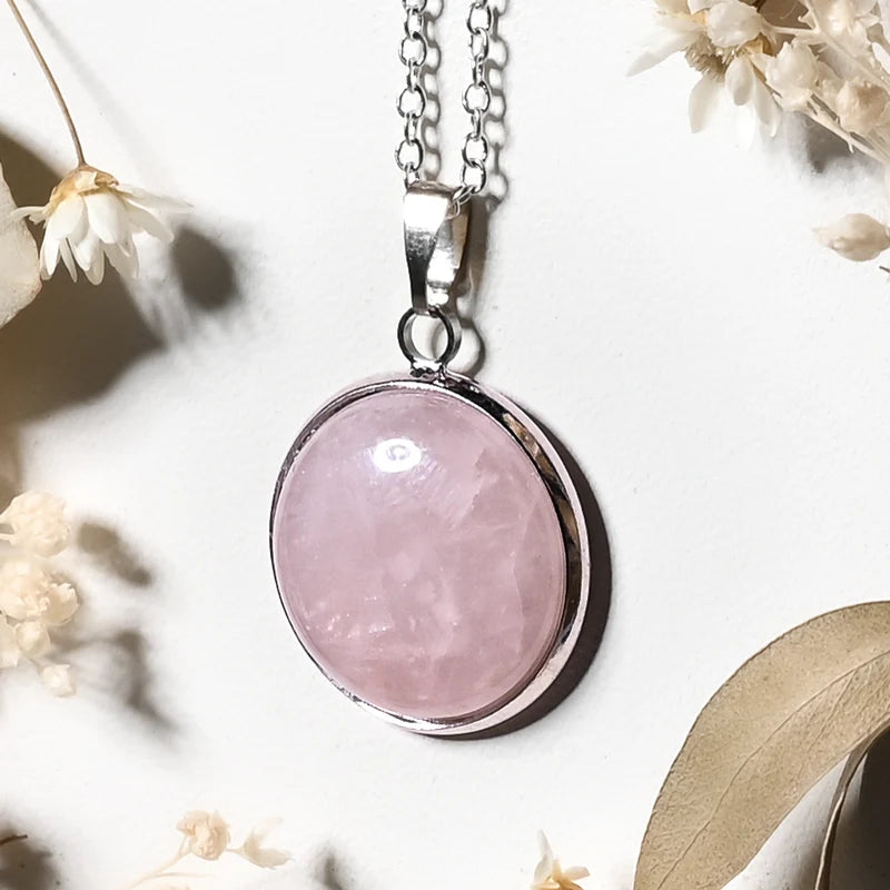 Pendentif rond Quartz Rose – Amour et Guérison Émotionnelle