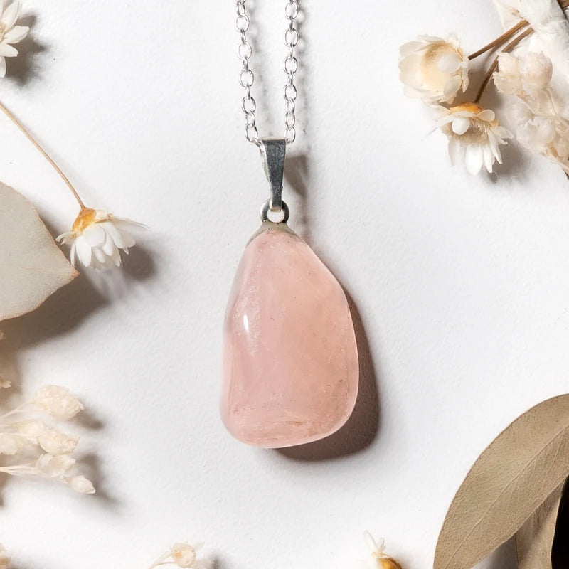 Pendentif roulé Quartz Rose – Amour et Guérison Émotionnelle
