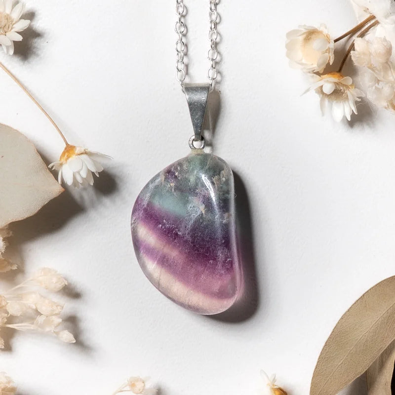 Pendentif roulé Fluorine – Harmonie et Équilibre Spirituel