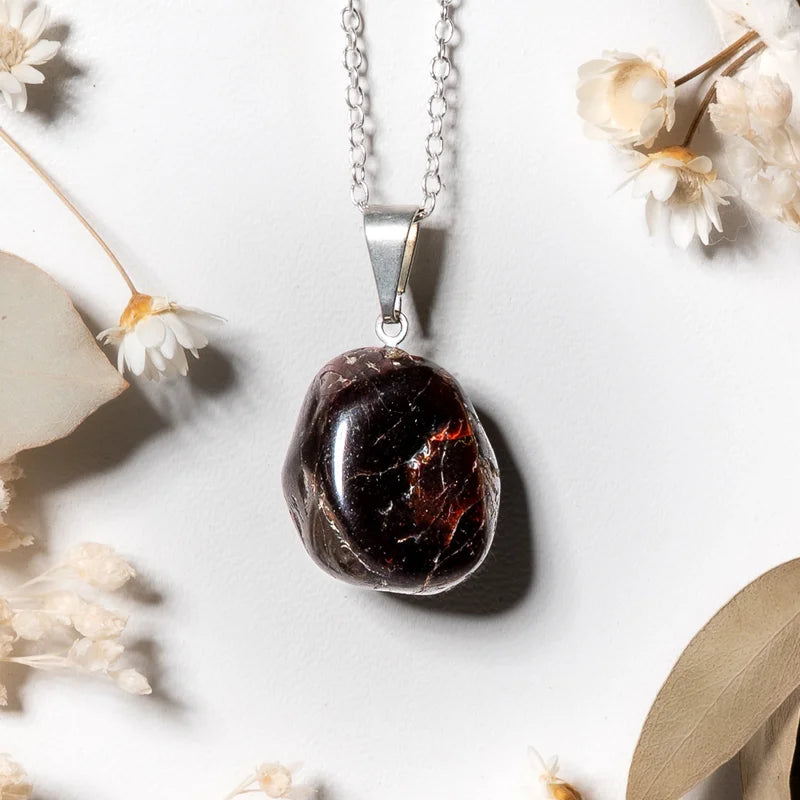 Pendentif roulé Grenat – Passion et Énergie Revitalisante