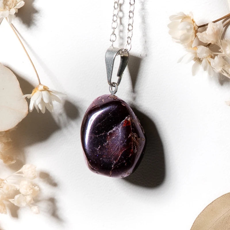 Pendentif roulé Grenat – Passion et Énergie Revitalisante